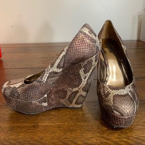 Carlos Santana Size 5 Wedges